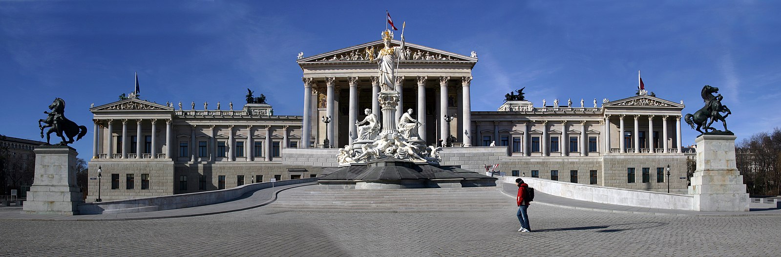 Parlament (c) Wikimedia Commons
